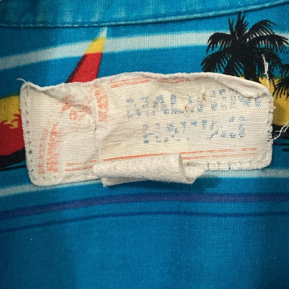Vintage Hawaiian button down - Picture 2 of 4